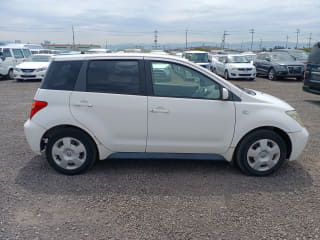 2003 TOYOTA IST