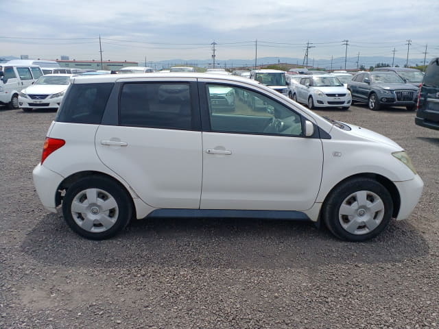 TOYOTA IST thumbnail 6