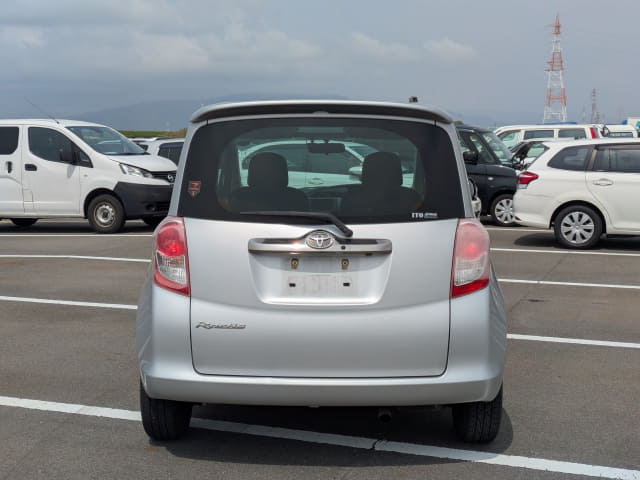 TOYOTA Ractis thumbnail 4