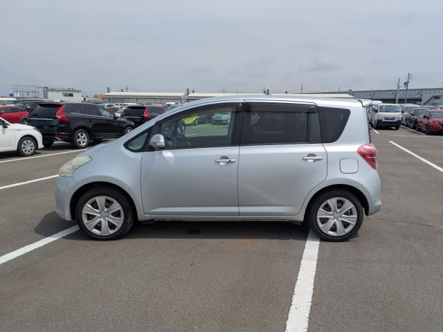 TOYOTA Ractis thumbnail 2