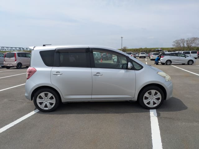 TOYOTA Ractis thumbnail 6