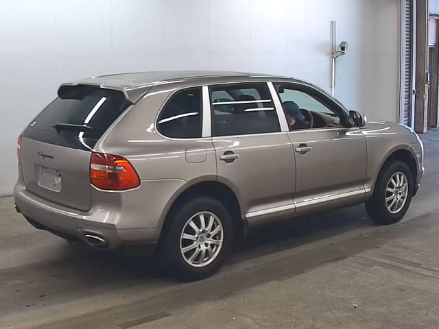 Porsche Cayenne thumbnail 2