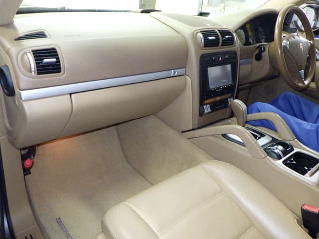 Porsche Cayenne thumbnail 3