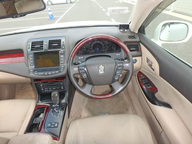 TOYOTA Crown thumbnail 30