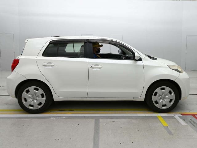 TOYOTA IST thumbnail 5