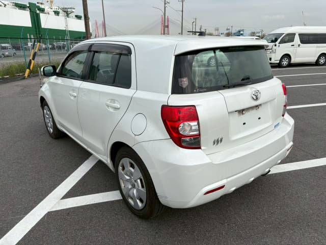 TOYOTA IST thumbnail 3