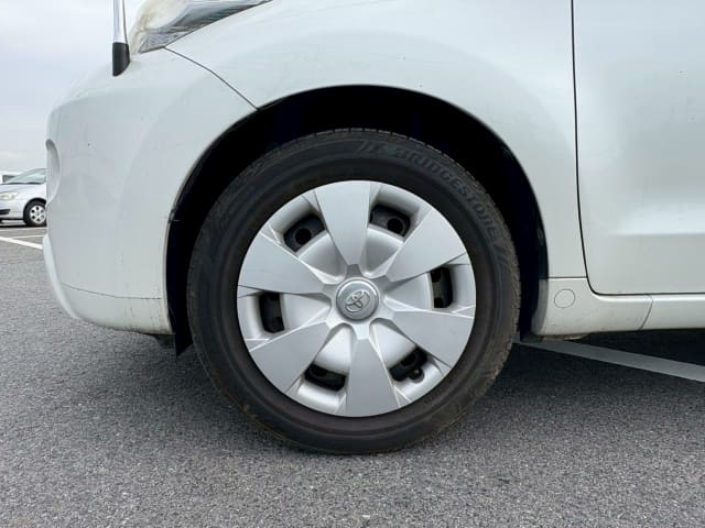 TOYOTA IST thumbnail 9