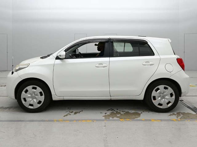 TOYOTA IST thumbnail 6