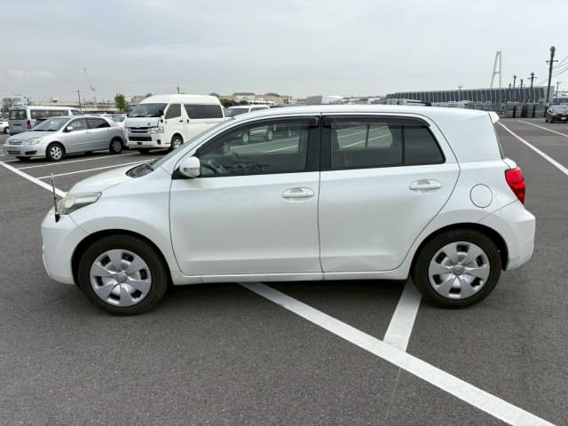 TOYOTA IST thumbnail 2