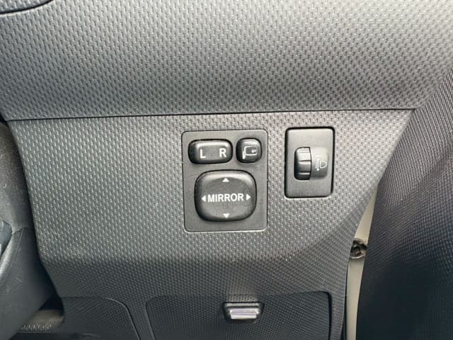TOYOTA IST thumbnail 44