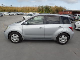 2003 TOYOTA IST