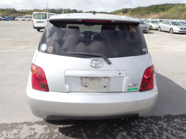 TOYOTA IST thumbnail 4