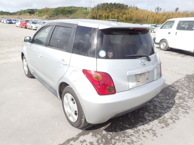 TOYOTA IST thumbnail 3