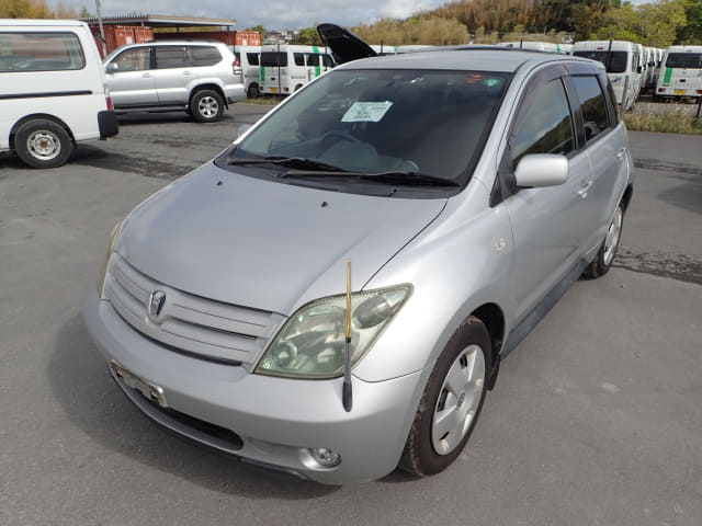 2003 TOYOTA IST