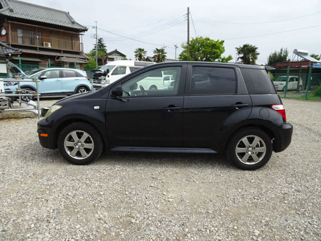TOYOTA IST thumbnail 2
