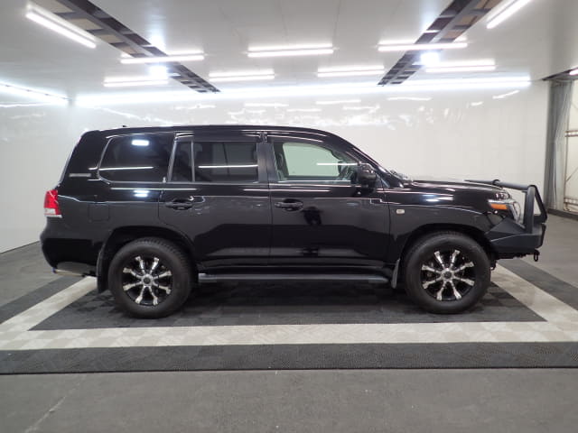 TOYOTA Land Cruiser thumbnail 6