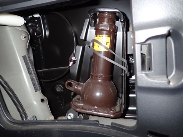 TOYOTA Land Cruiser thumbnail 31