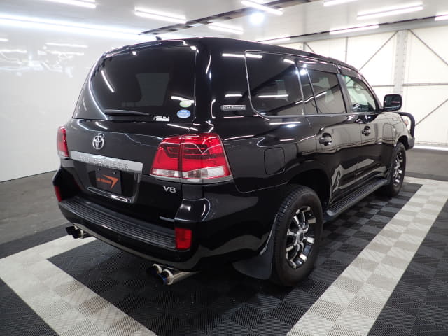 TOYOTA Land Cruiser thumbnail 5