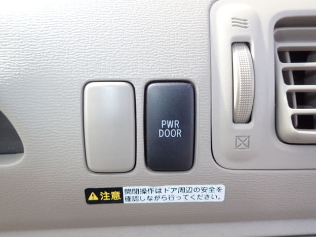 TOYOTA Raum thumbnail 40