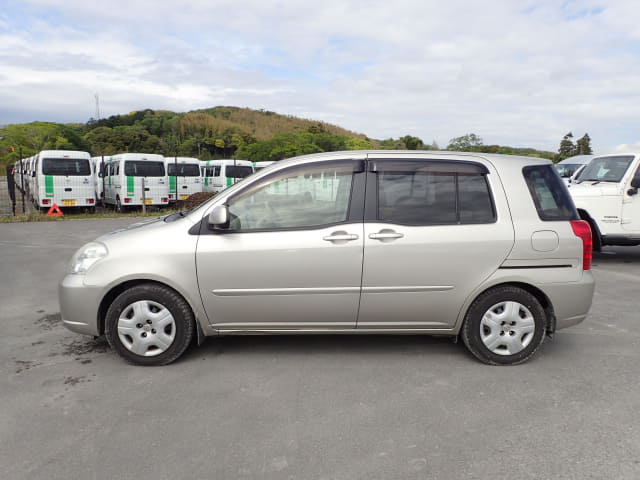 TOYOTA Raum thumbnail 2