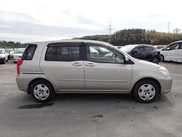 TOYOTA Raum thumbnail 6