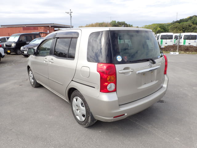 TOYOTA Raum thumbnail 3