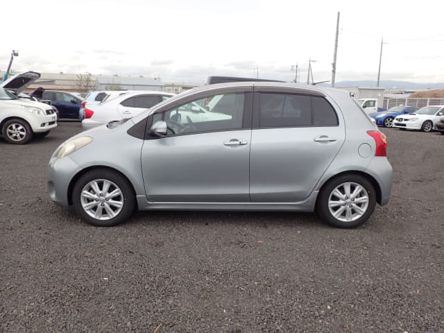TOYOTA Vitz thumbnail 2
