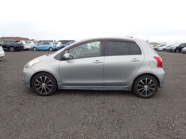 TOYOTA Vitz thumbnail 2