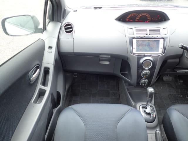 TOYOTA Vitz thumbnail 33