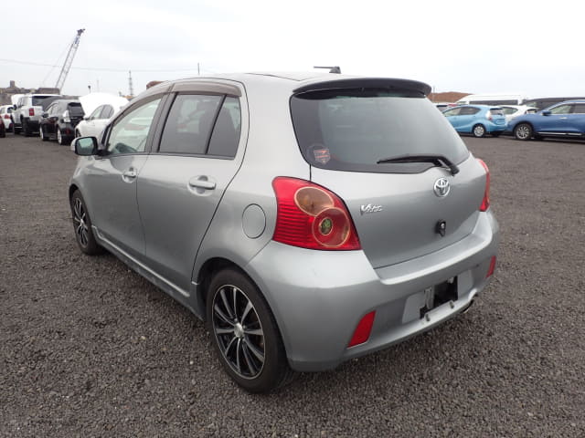 TOYOTA Vitz thumbnail 3