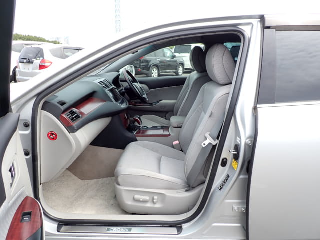 TOYOTA Crown thumbnail 26