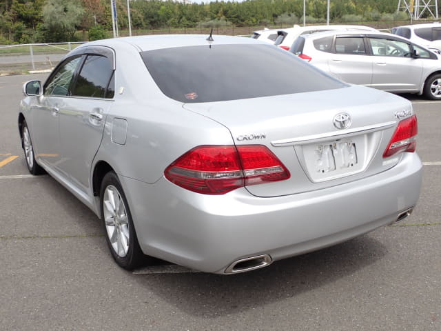 TOYOTA Crown thumbnail 3