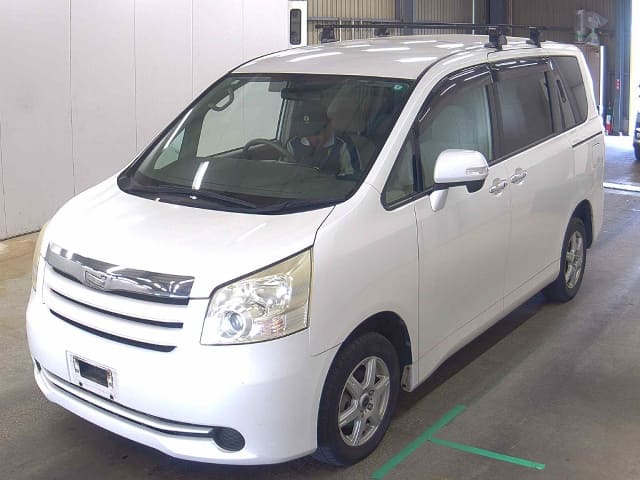 TOYOTA Noah thumbnail 54