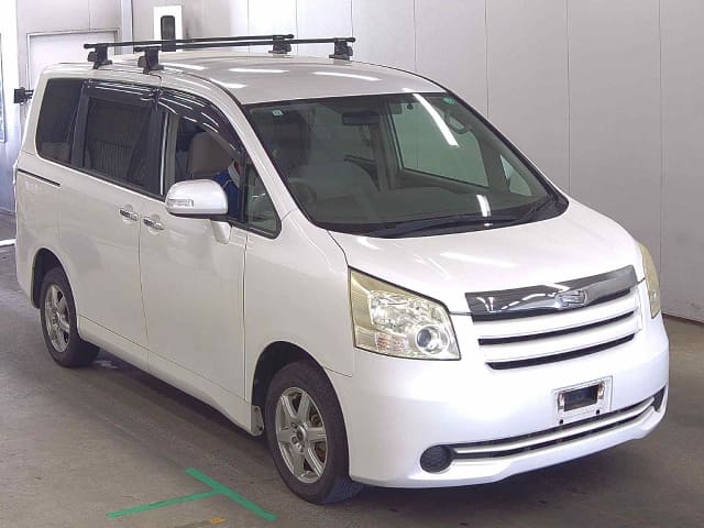 TOYOTA Noah thumbnail 57