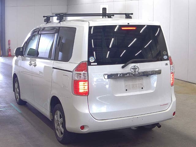 TOYOTA Noah thumbnail 58