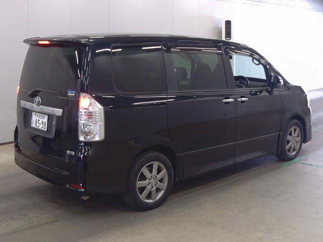 TOYOTA Voxy thumbnail 2