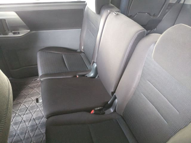 TOYOTA Voxy thumbnail 6