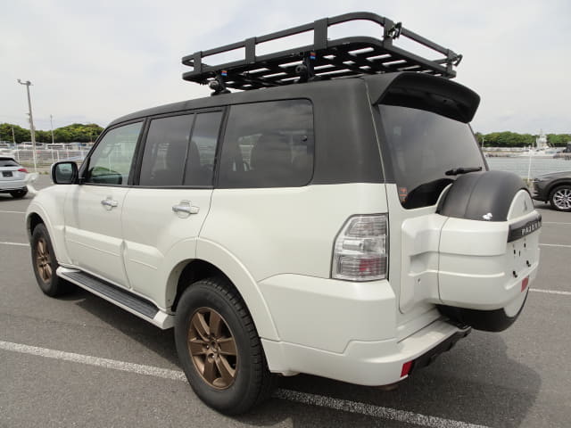 MITSUBISHI Pajero thumbnail 3