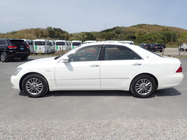 TOYOTA Crown thumbnail 2