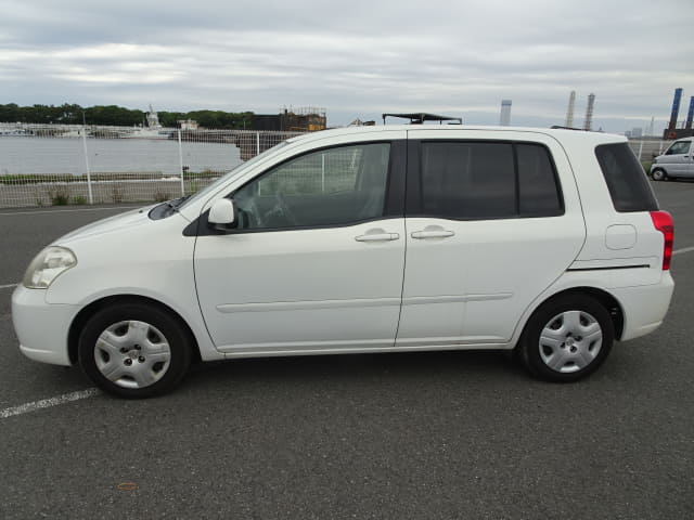 TOYOTA Raum thumbnail 2