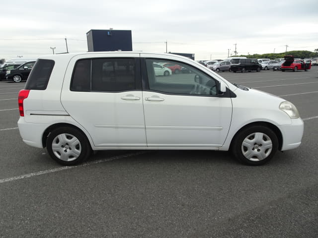 TOYOTA Raum thumbnail 6