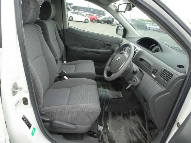 TOYOTA Raum thumbnail 25