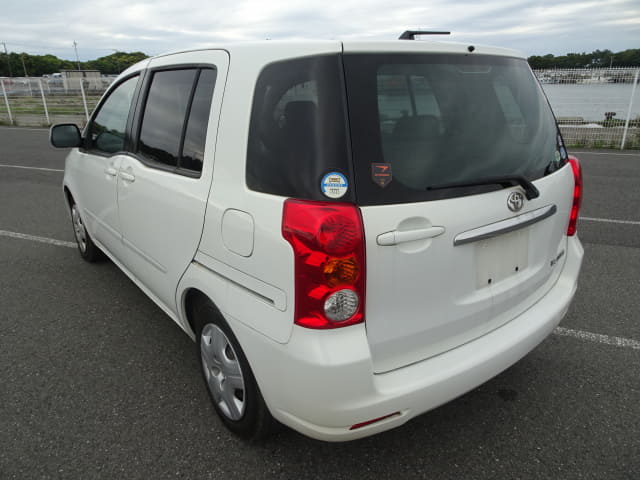 TOYOTA Raum thumbnail 3