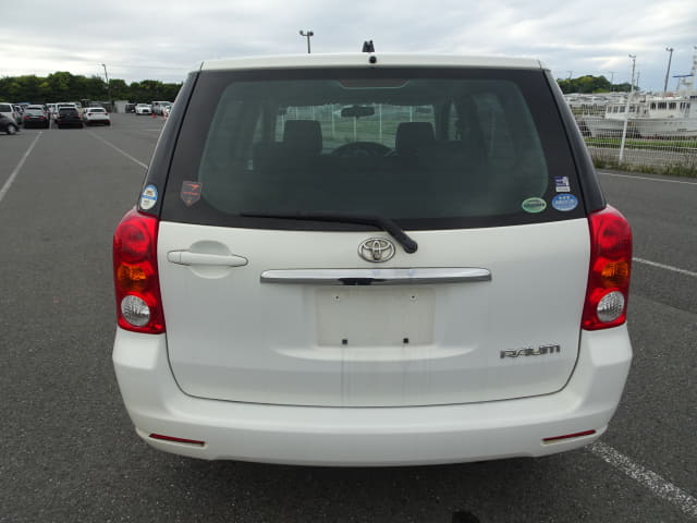 TOYOTA Raum thumbnail 4
