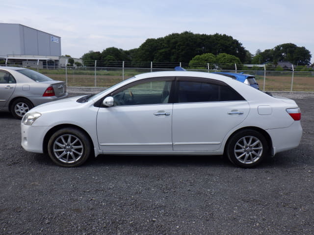 TOYOTA Premio thumbnail 2