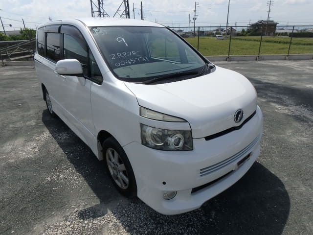 TOYOTA Voxy thumbnail 7