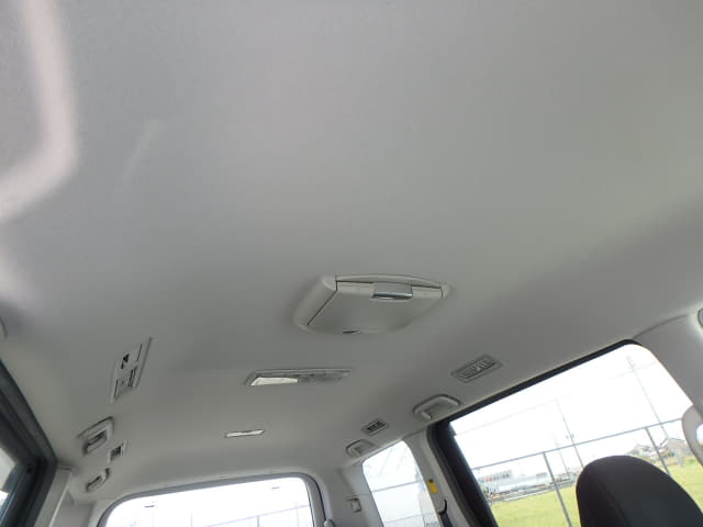 TOYOTA Voxy thumbnail 24