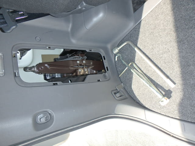 TOYOTA Voxy thumbnail 31