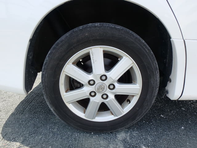 TOYOTA Voxy thumbnail 11