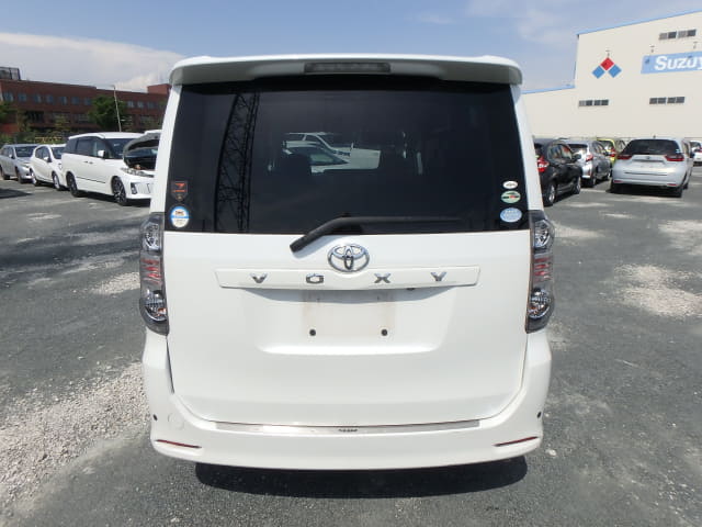 TOYOTA Voxy thumbnail 4
